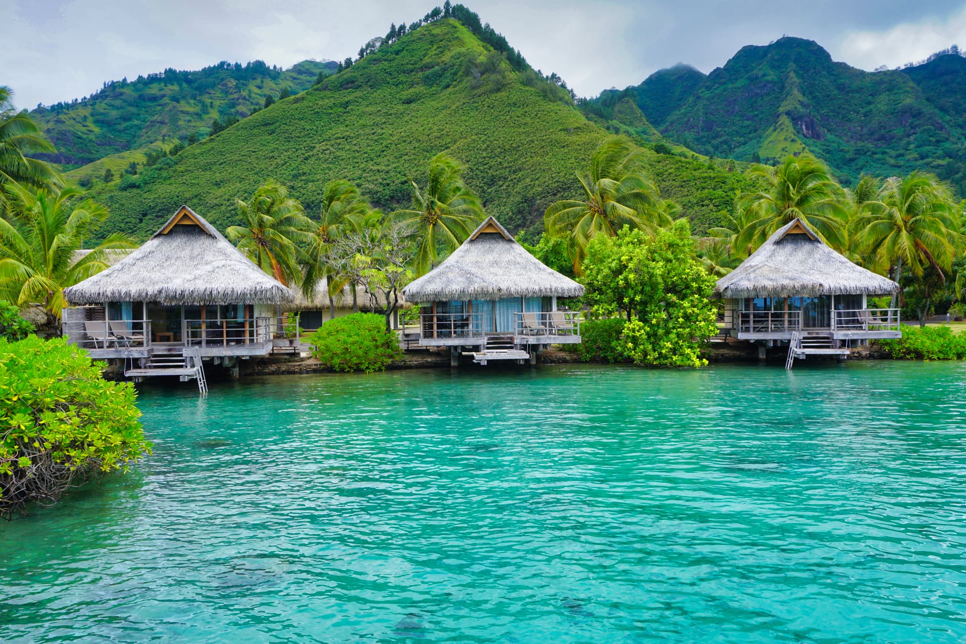 Book-Bora-Bora-on-points-Intercontinental-Moorea